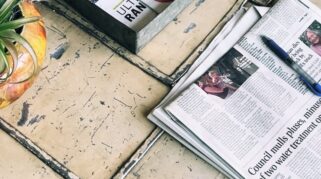 Teks editorial